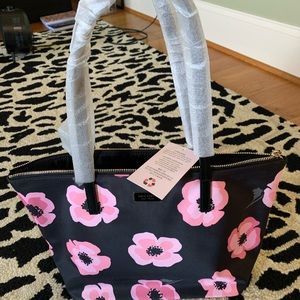 NEW KATE SPADE Hayden Floating Poppies Zip top Bag. Black multi